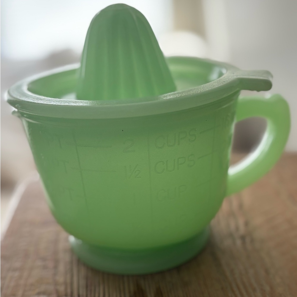 Measuring Cup Juicer Green Rare Kitchen Collectible